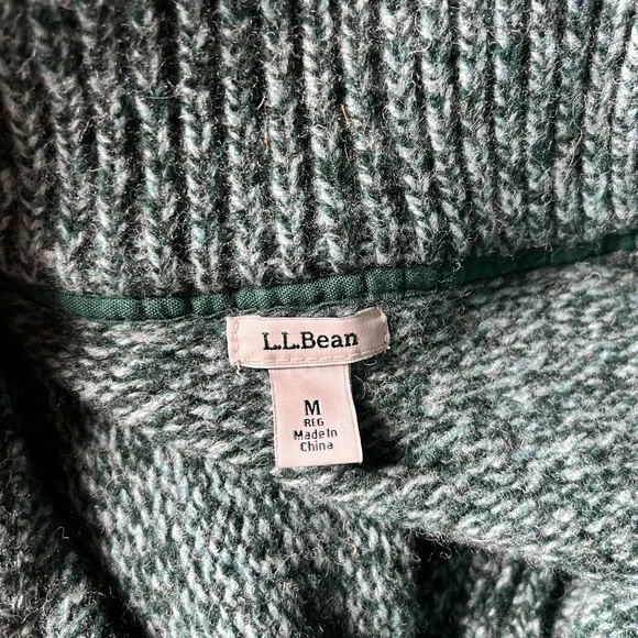 L.L. Bean Women’s Forest Green 100% Lambswool Sweater. Size M - Picture 3 of 7